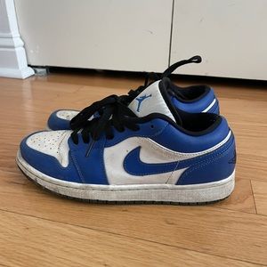 Jordan low rise blue and black dunks!